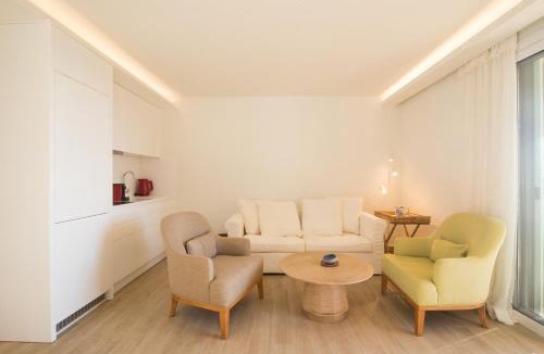 Glyfada Apartment | Glyfada Glow Suites by CorfuEscapes