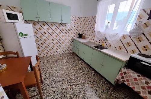 Kamena Vourla Apartment | Gogos Home