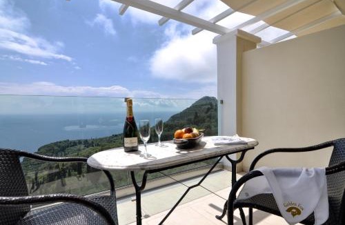 Lakones Apartment | Golden Fox Studios and Suites