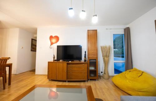 Lazi Apartment | Golden Light Seaside Apartment