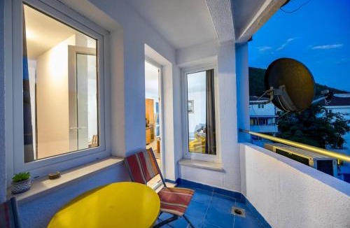 Lazi Apartment | Golden Light Seaside Apartment