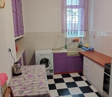 Athens Bed & Breakfast | Golden room 3