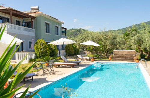 Nidri Ski Chalet | Golden Sun Bungalows