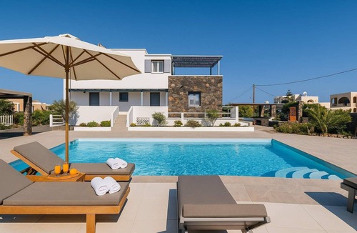 Agia Paraskevi House | Golden Sunrise Suites - Santorini Family Suite