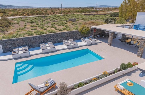 Agia Paraskevi House | Golden Sunrise Suites - Santorini Family Suite