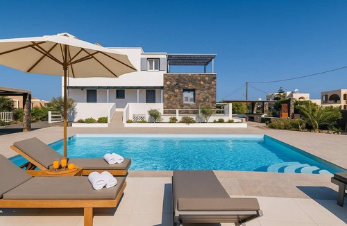 Agia Paraskevi House | Golden Sunrise Suites - Santorini Superior Suite