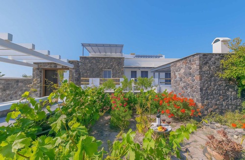 Agia Paraskevi House | Golden Sunrise Suites - Santorini Pool Bliss Suite