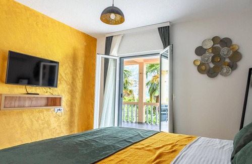 Donji Stoliv Apartment | Gorgeous Flat With Balcony Near Sea in Kotor