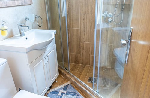Donji Stoliv Apartment | Gorgeous Flat With Balcony Near Sea in Kotor