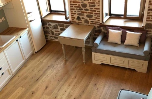 Lesbos House | Granny's guest home