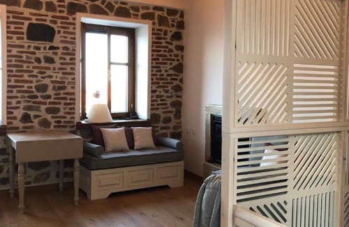 Lesbos House | Granny's guest home