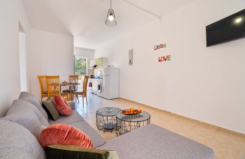 Kiotari Apartment | Gre Apartment 1klm from the beautiful Kiotari Beach!