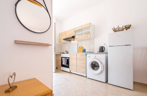 Kiotari Apartment | Gre Apartment 1klm from the beautiful Kiotari Beach!