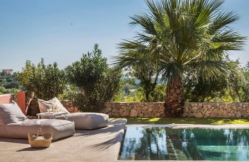 Kaligata Villa | Great gardens, close to shops and tavernas.