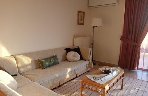 Magnisia Apartment | Green and Blue Horizon