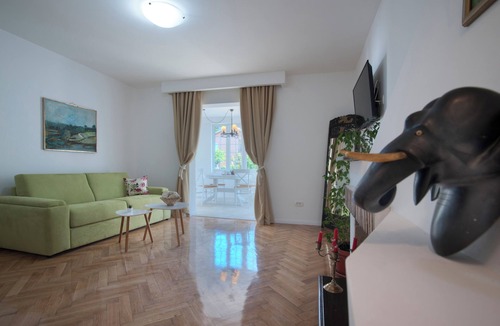 Centar Apartment | Green charming 1-bedroom apartment with AC in Budva center