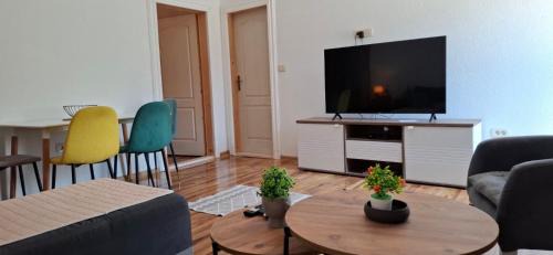 Mrcevac Apartment | Green Garden