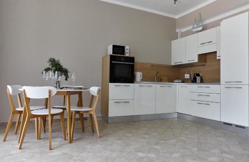 Orahovac Apartment | GREEN HILL 2 Apartmani with POOL