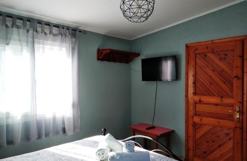 Nea Iraklitsa House | Green Leaves
