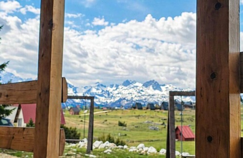 Zabljak Ski Chalet | Green top Mountain Chalet with Durmitor View