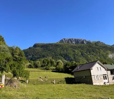 Vusanje House | Guest House GURI