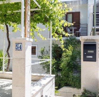 Petrovac House | Guest House Jedro