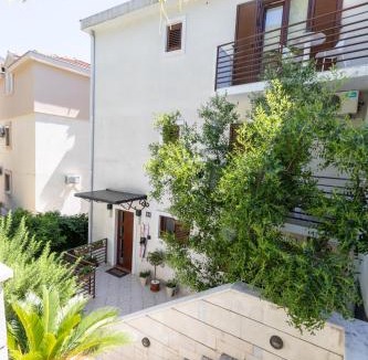 Petrovac House | Guest House Jedro