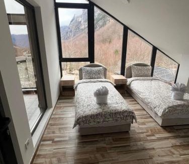 Downtown House | Guest House Ropojan