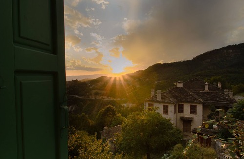 Mikro Papigko House | Guesthouse IRO