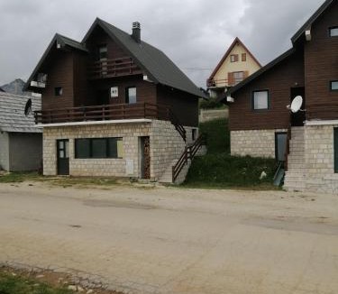 Razvrsje House | Guesthouse Wolf
