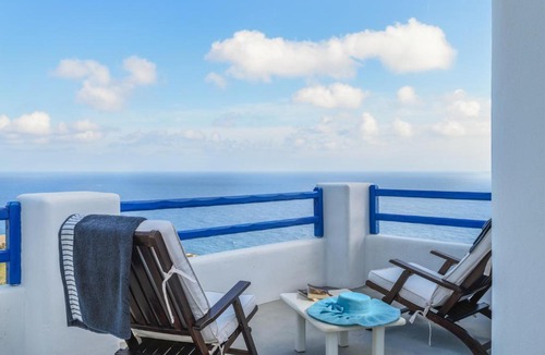 Milos House | Heavenly Milos suites