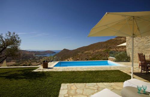 Ydrousa House | Heliades Villas Suite with private pool