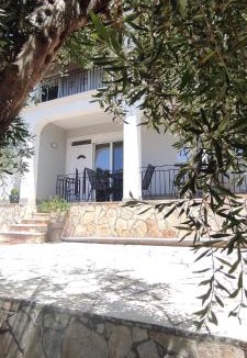 Liapades Apartment | Helios & Elia family apartment