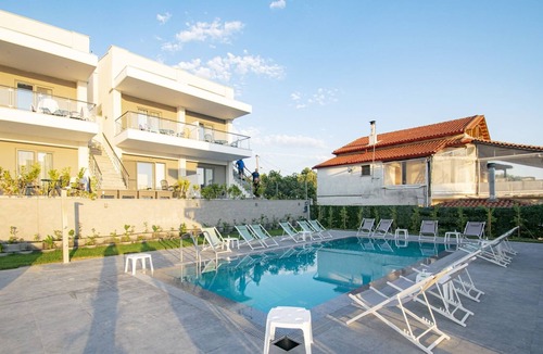 Nea Iraklia House | Heraclea Luxury Suites Maisonette 28 by Travel Pro Services - Heraklia Halkidiki
