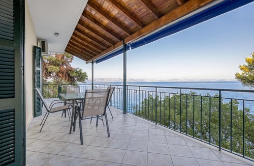 Perama Apartment | Hidden Beach
