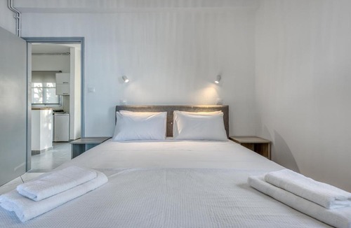 Perama Apartment | Hidden Beach