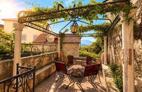 Old Town Apartment | Hidden Garden Stone House Private Romantic Retreat in Budva Old Town