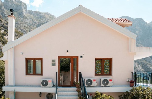 Orahovac Apartment | Hill House Orahovac
