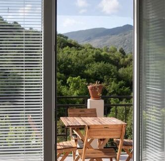 Mojdez House | Hillside Apartments