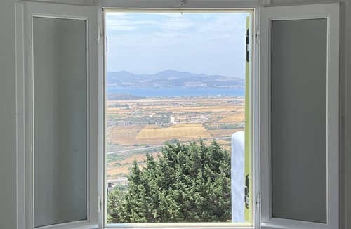 Paros House | Hilltop Home Sea Views & Terrace Dining near Aliki