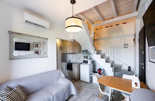 Nikiana Apartment | Hippothoi Sea View Maisonette