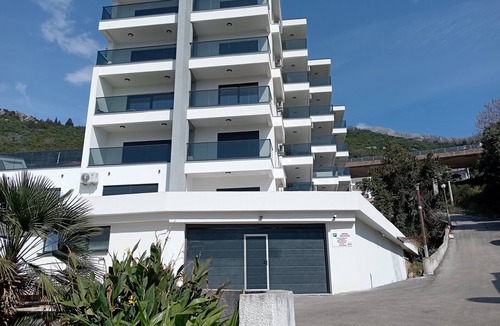 Dobra Voda Apartment | Hochwertige Ferienwohnung mit Meerblick für Wunderschöne Stunden zu Zweit