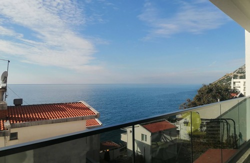 Dobra Voda Apartment | Hochwertige Ferienwohnung mit Meerblick für Wunderschöne Stunden zu Zweit