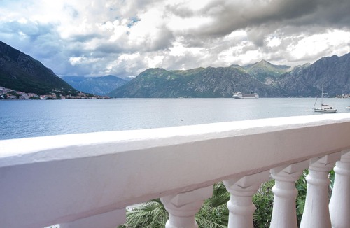 Dobrota Apartment | Holiday apartment by the sea with terrace