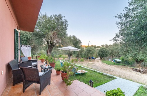 Argyrades Apartment | Holiday Apartment "Chara's Holiday Home" with Garden, Terraces & Wi-Fi