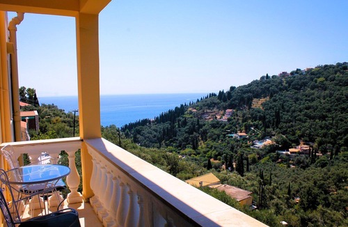 Gimari House | Holiday Home 'Bakers House' with Sea View, Balcony and Wi-Fi