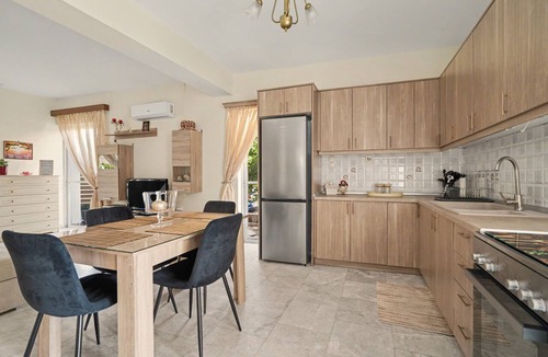 Kourouta House | Holiday Home 'Blossom Beachfront House' – October Offer: 3 Nights with Breakfast