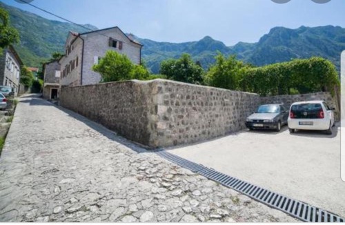 Risan House | Holiday Home Bogumila dva zasebna apartmana