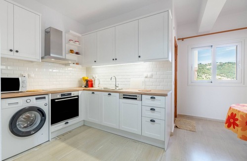 Gimari House | Holiday Home 'Clios House' with Sea View, Wi-Fi and Air Conditioning