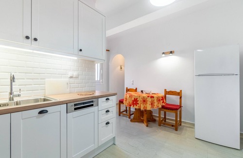 Gimari House | Holiday Home 'Clios House' with Sea View, Wi-Fi and Air Conditioning